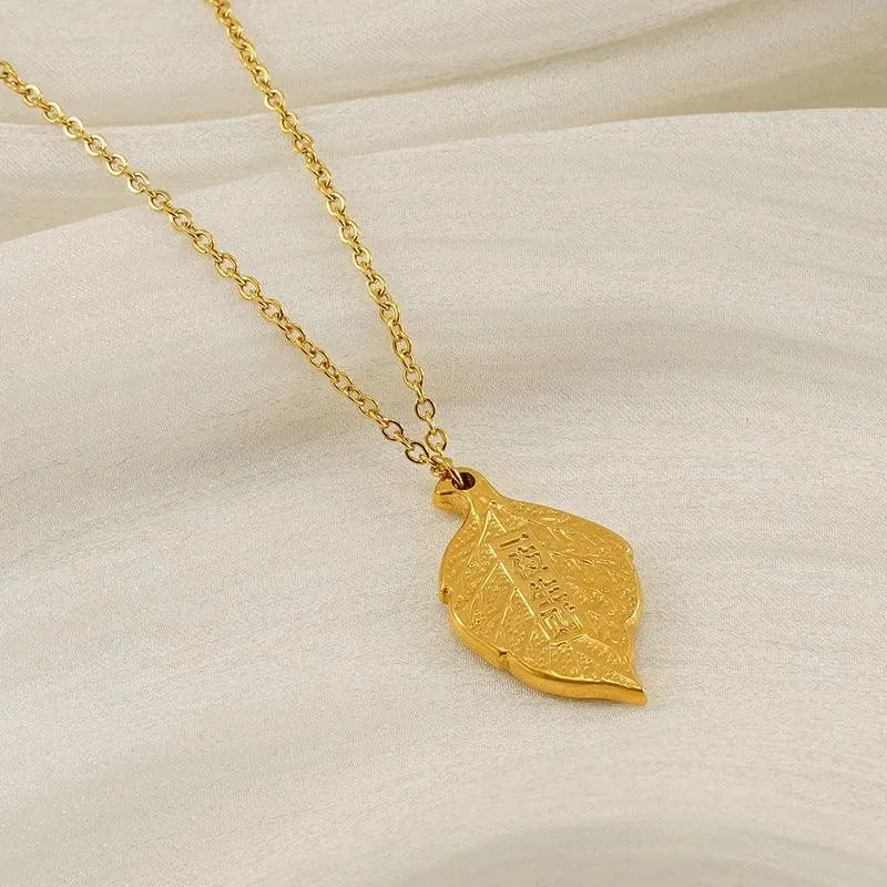 18K Gold Plated Leaf Pendant Necklace – Elegant Chain for Everyday Style