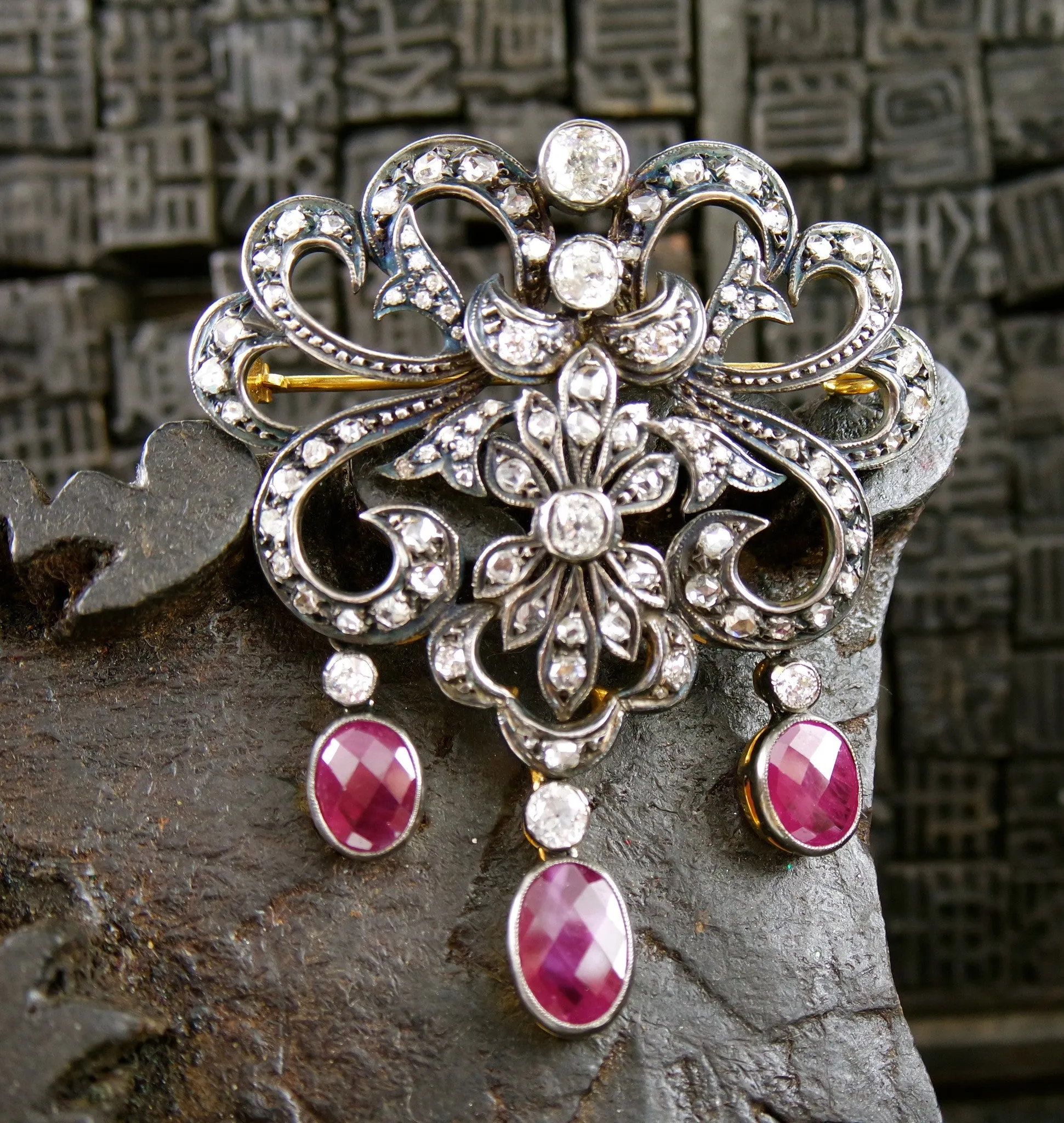 Antique Georgian Brooch/Pin with Diamonds and Rubies