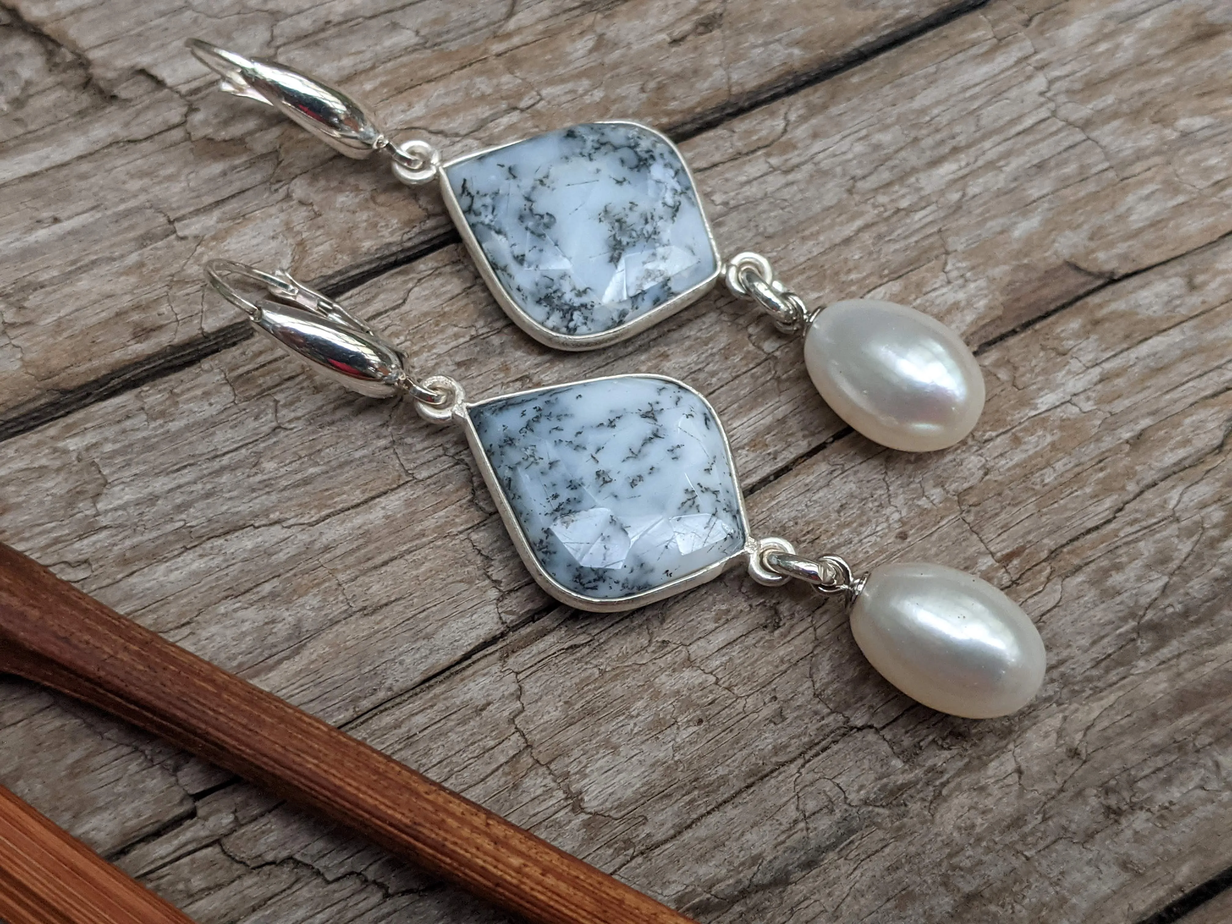 Dendritic Agate and White Pearl Earrings