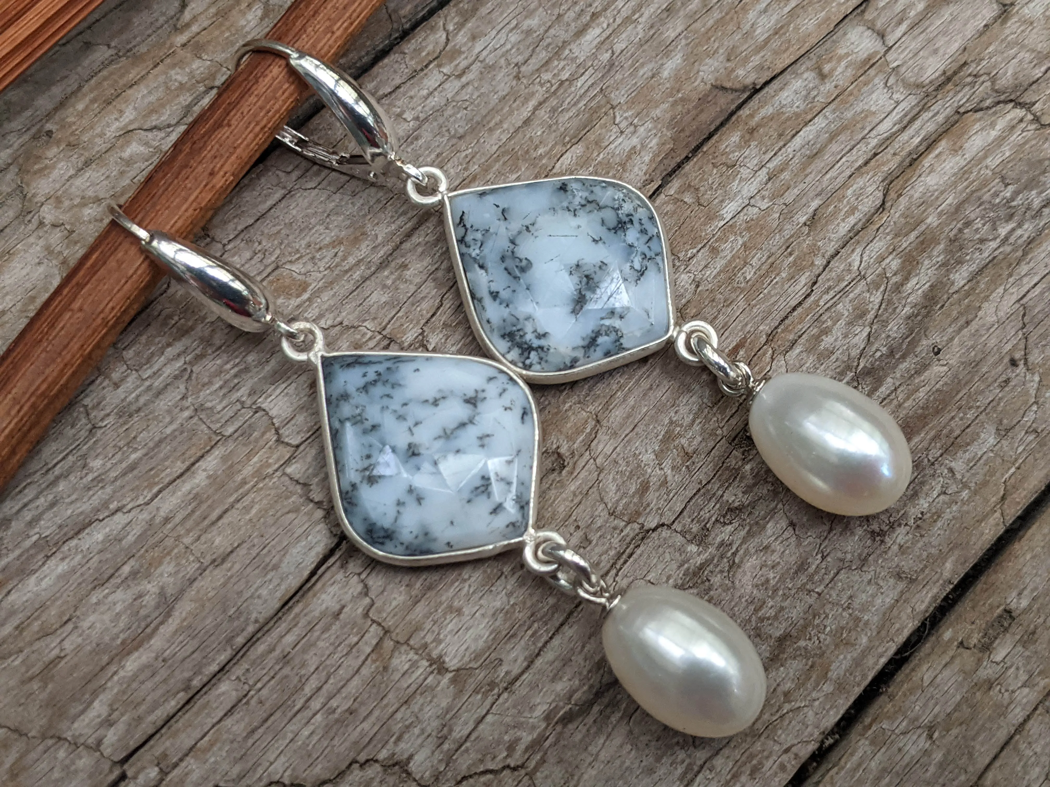 Dendritic Agate and White Pearl Earrings