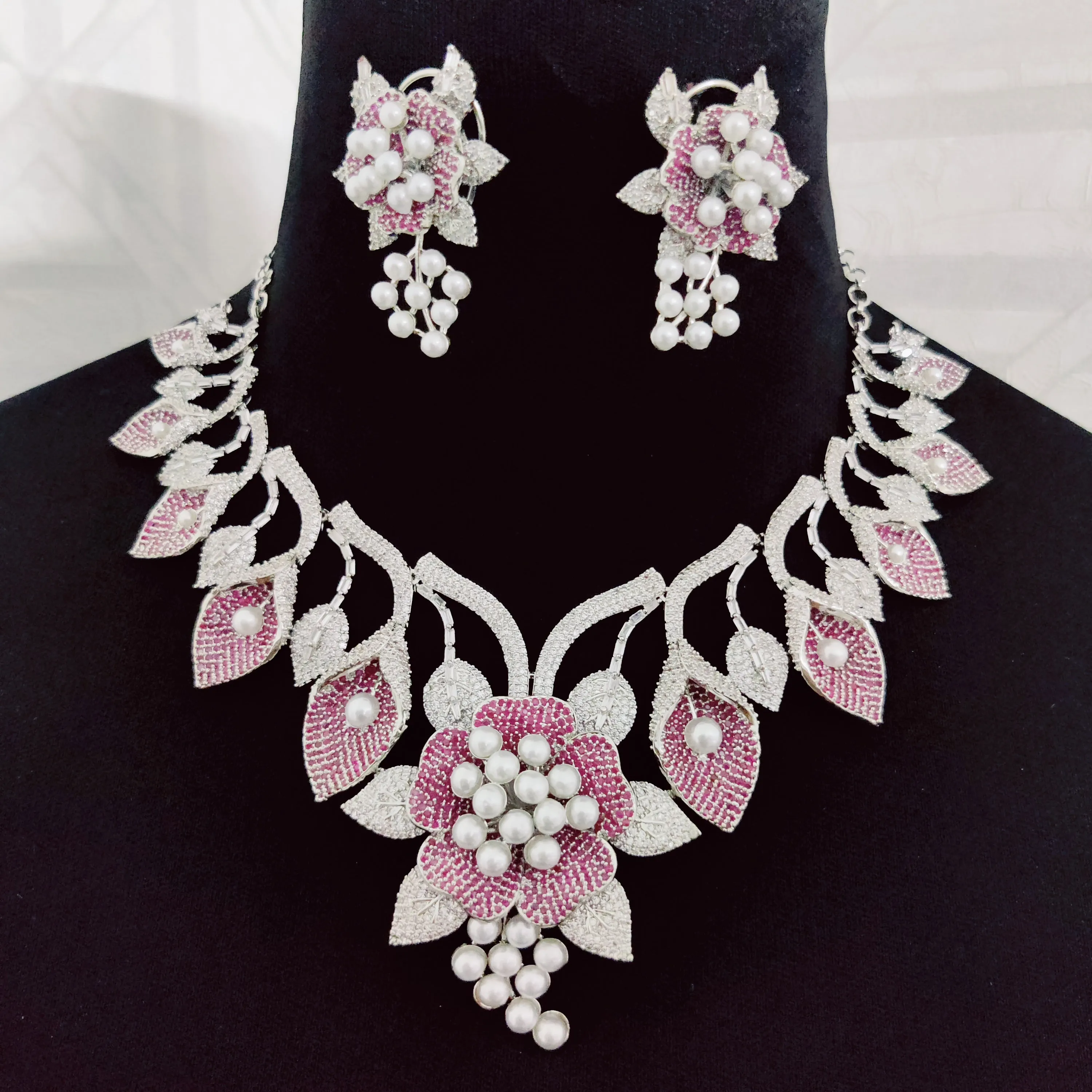 Enchanting Flower Petals Rhodium Necklace