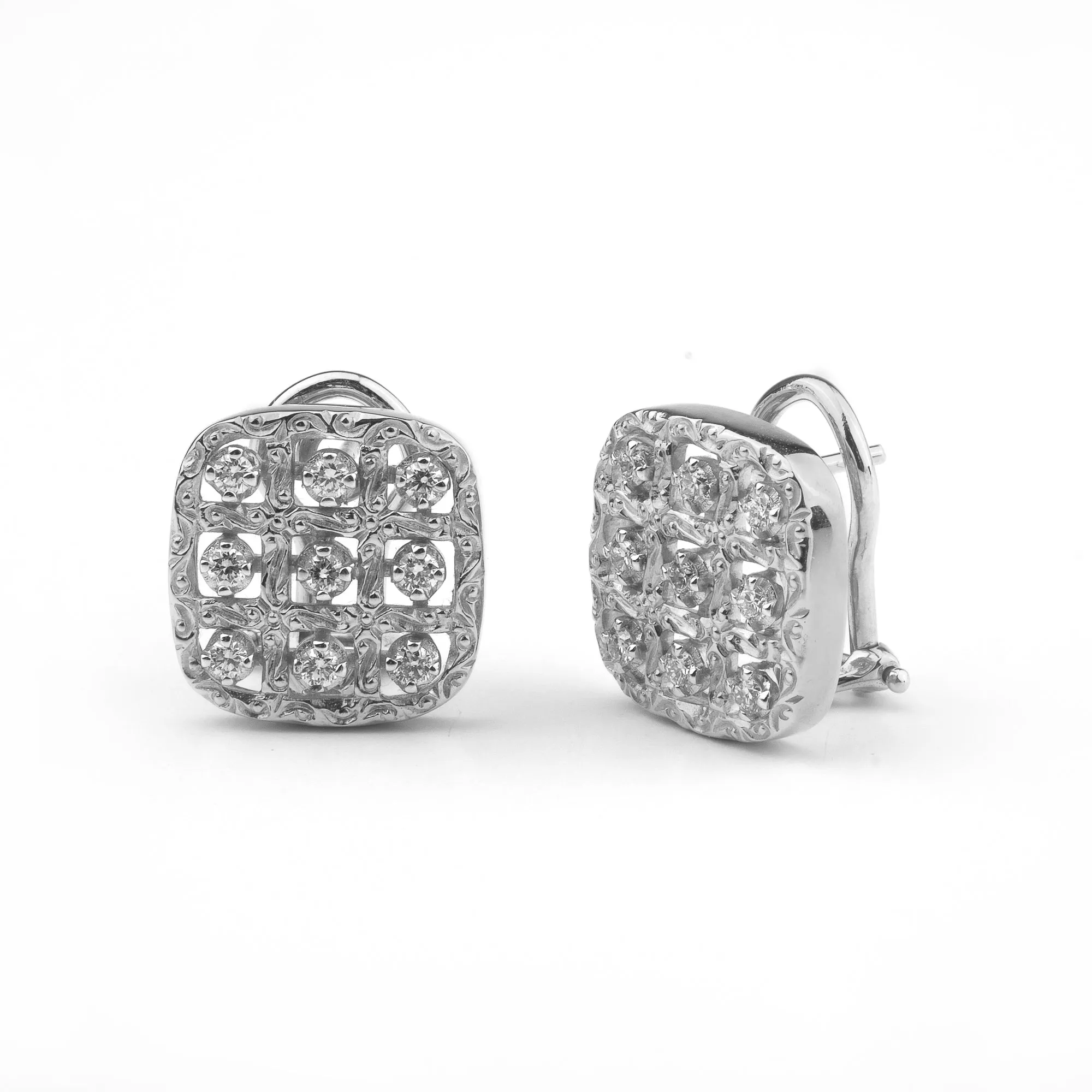 Hand engraved 18k white gold and diamonds earrings