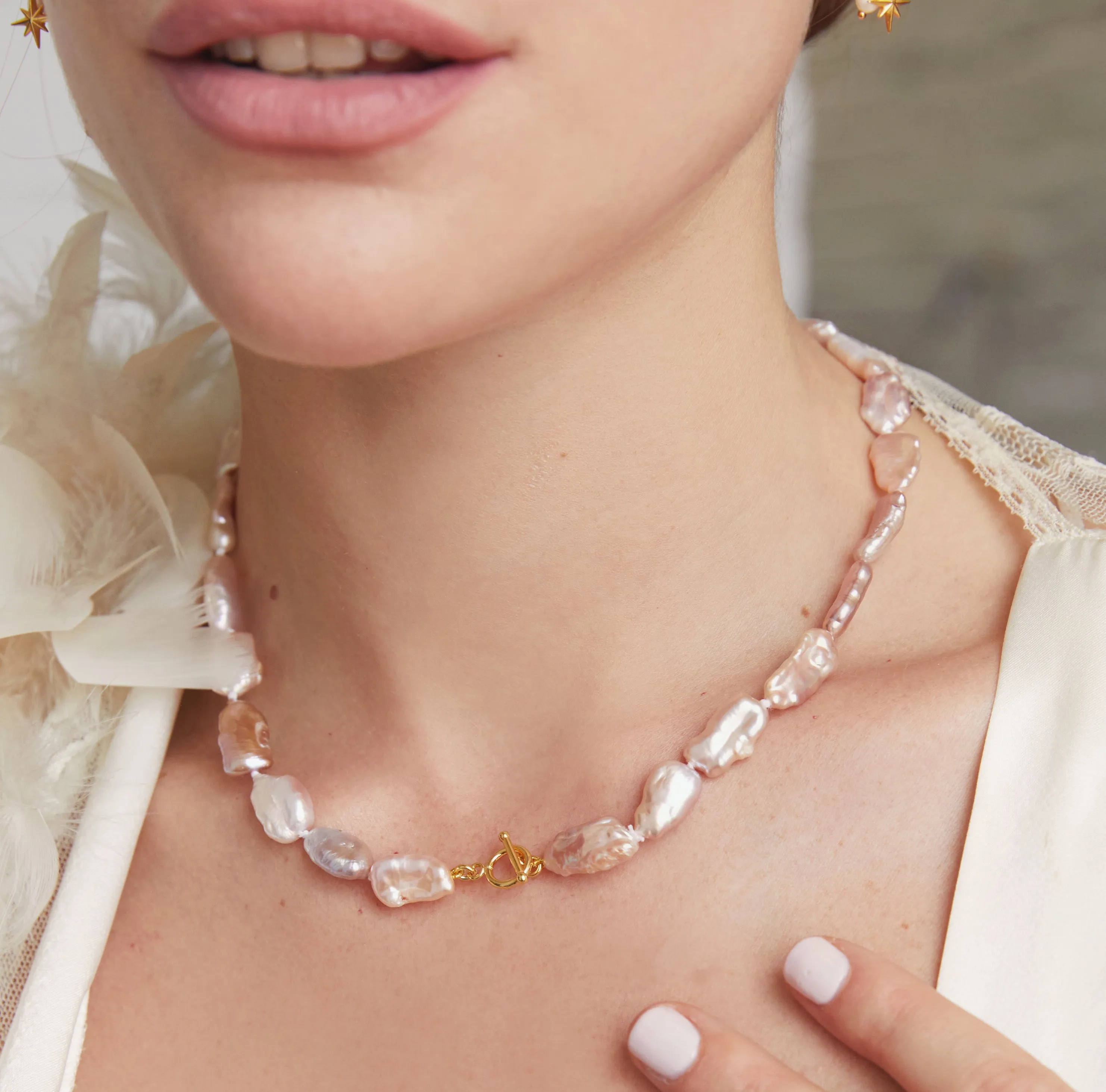 LEIGHTON PEARL NECKLACE BLUSH