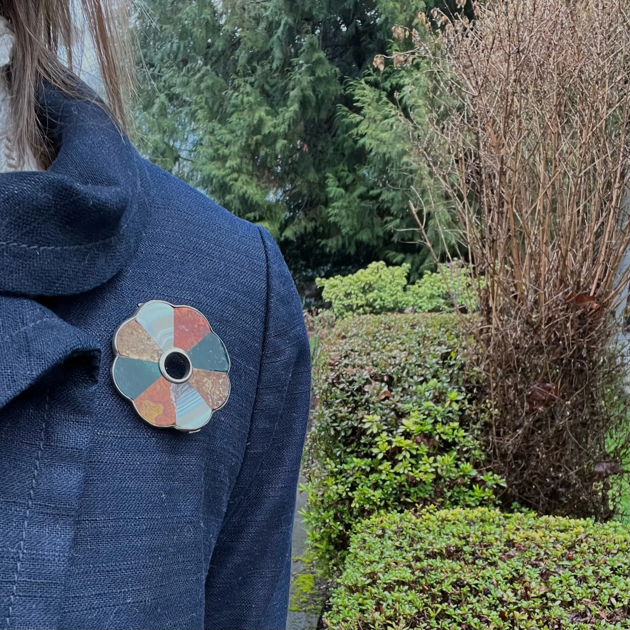 Pretty Flower Pebble Brooch with Agate Petals